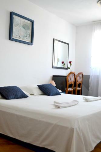 Hostal Rooms Lux