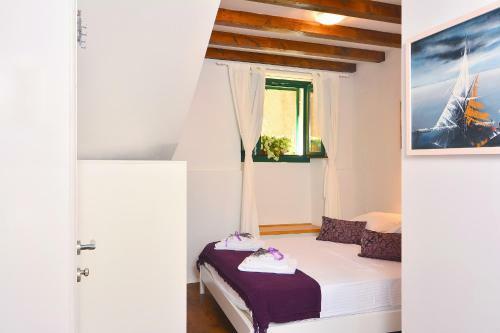 Hostal Apartments And Rooms Kampanel