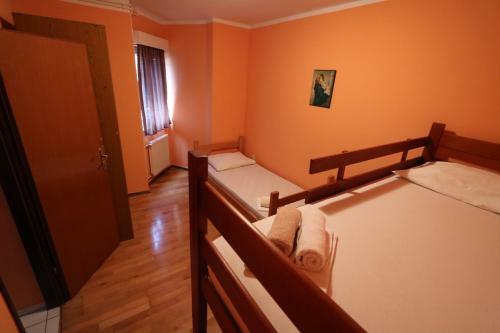 Apartments Kne?evi? Novalja
