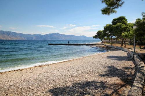Apartments With A Parking Space Supetar (brac) - 6026