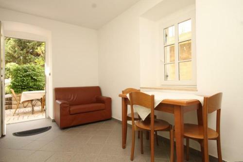 Apartment Nerezine 2518c
