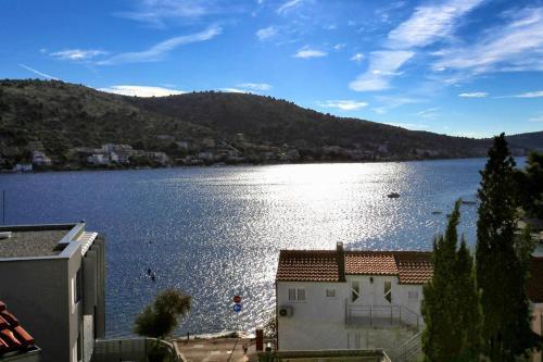 Apartments By The Sea Rogoznica - 10338