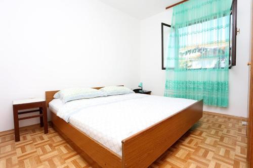 Apartments By The Sea Rogoznica - 10338