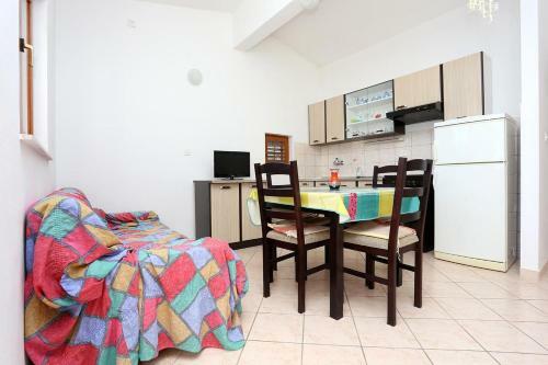 Apartments By The Sea Rogoznica - 10338