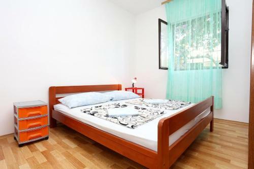 Apartments By The Sea Rogoznica - 10338
