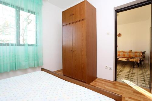 Apartments By The Sea Rogoznica - 10338