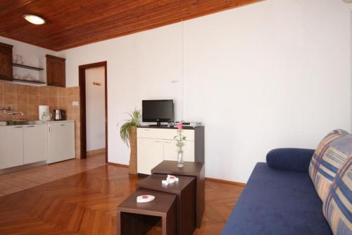 Apartments By The Sea Jelsa (hvar) - 8783
