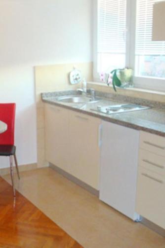 Apartments By The Sea Jelsa (hvar) - 8783