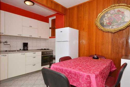 Apartment Arbanija 8651b