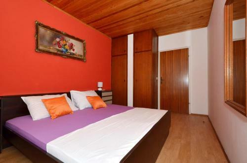 Apartment Arbanija 8651b