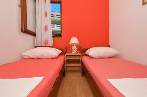 Apartment Arbanija 8651b