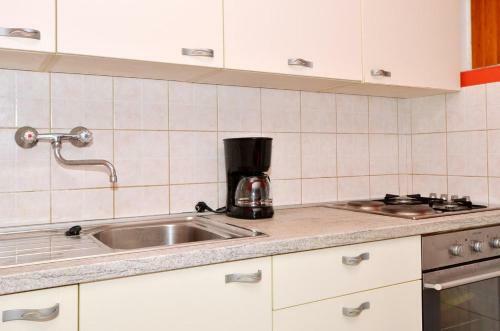 Apartment Arbanija 8651b