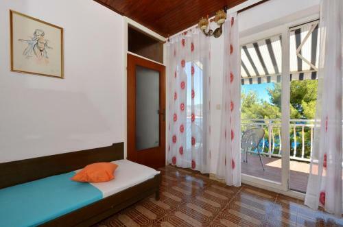 Apartment Arbanija 8651b