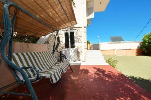 Apartment Arbanija 8651b