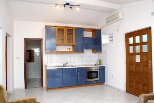 Apartment Arbanija 4320a