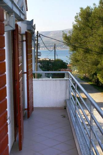 Apartment Arbanija 4320a