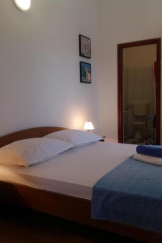 Apartment Arbanija 4320a