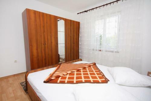 Apartments With A Parking Space Kampor (rab) - 5029