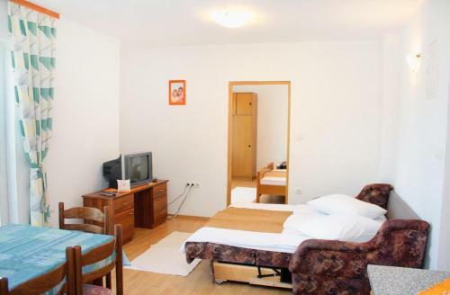 Apartments With A Parking Space Kampor (rab) - 5029