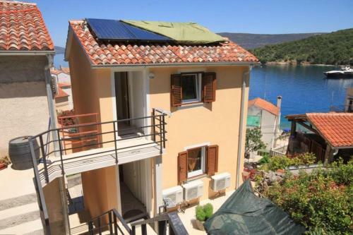 Apartment Valun 8086d