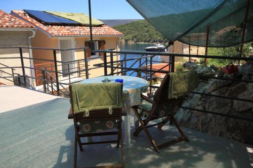 Apartment Valun 8086d