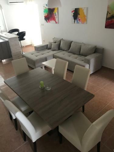 Apartments Leona