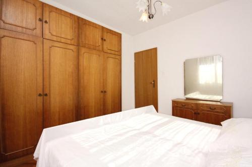 Hostal Apartment Arbanija 5228e