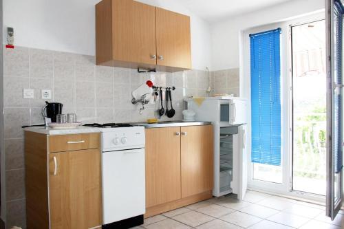 Apartments With A Parking Space Rogoznica - 4865