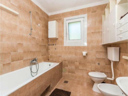 Four-bedroom Holiday Home Jurdani With A Fireplace 08