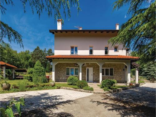 Four-bedroom Holiday Home Jurdani With A Fireplace 08