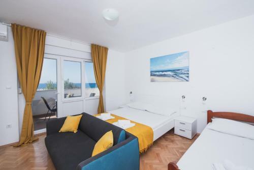 Apartments By The Sea Semy