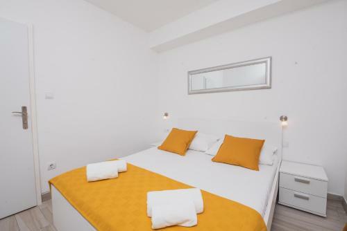 Apartments By The Sea Semy