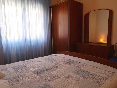 Apartments With A Swimming Pool Banjol (rab) - 11382