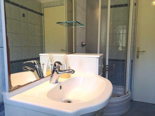 Apartments With A Swimming Pool Banjol (rab) - 11382