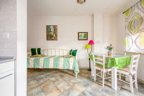 Hostal Apartments Ina & Ika
