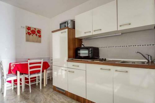 Hostal Apartments Ina & Ika