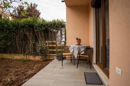 Hostal Apartments Ina & Ika