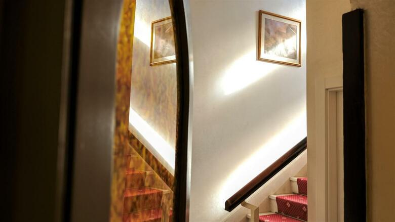 Hotel Consul