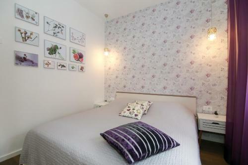 Anna Apartments