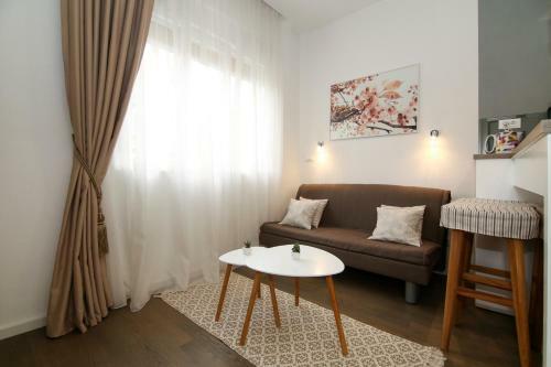 Anna Apartments
