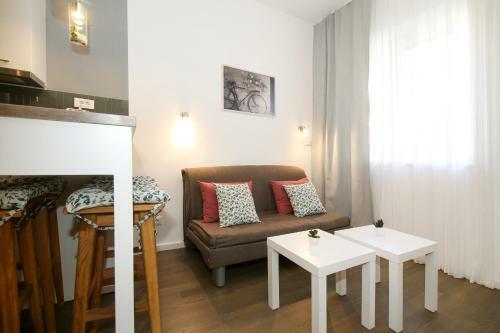 Anna Apartments