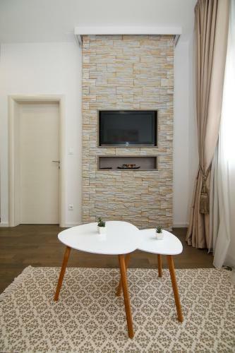 Anna Apartments