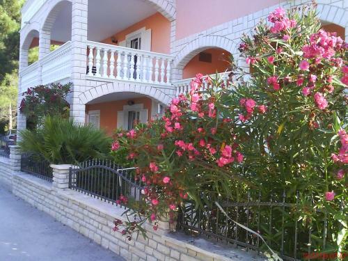 Apartments Tonimir