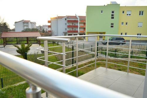 Apartments With A Parking Space Podstrana (split) - 11526