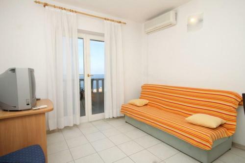 Apartments By The Sea Vis - 2441