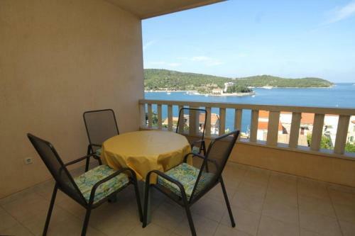 Apartments By The Sea Vis - 2441