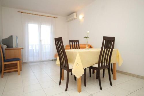 Apartments By The Sea Vis - 2441