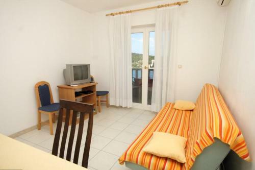 Apartments By The Sea Vis - 2441