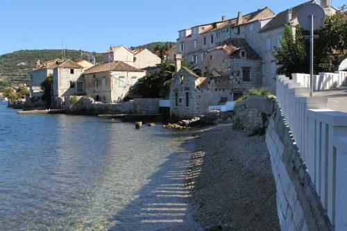 Apartments By The Sea Vis - 2441