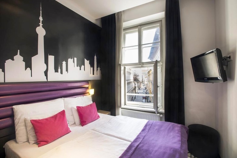Cosmo City Hotel